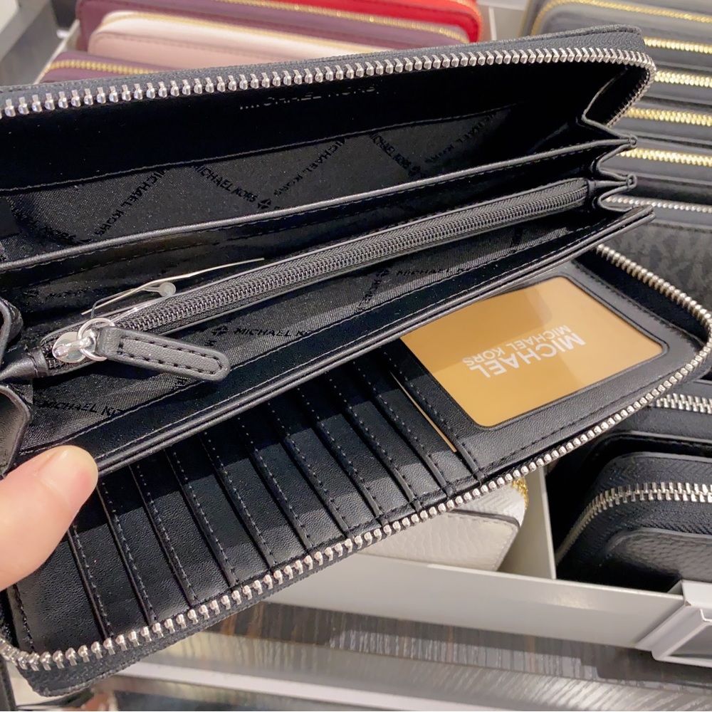 MICHAEL KORS Large Logo Continental Wallet - Picture 3 of 6